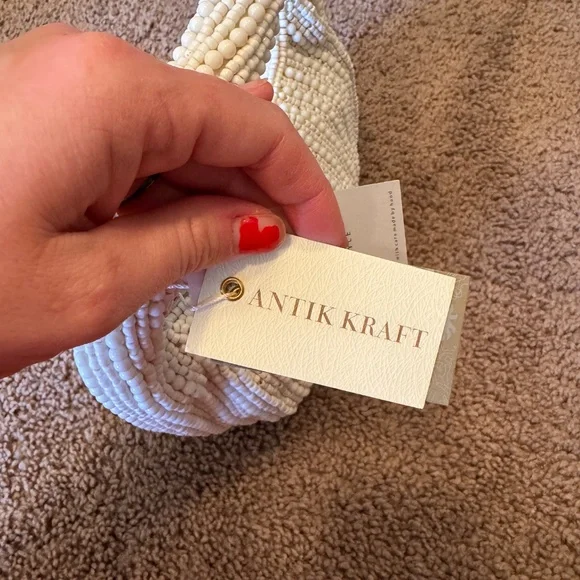 Beaded White Handbag NWT - Picture 11 of 11